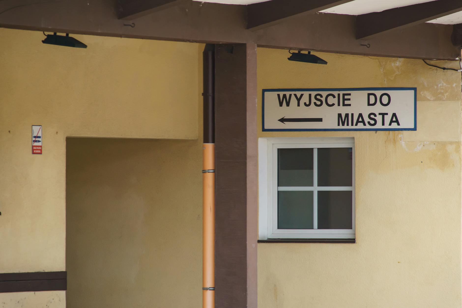 Lekarz kardiolog podczas badania pacjenta w Czarnkowie - kolejki do kardiologa Czarnków